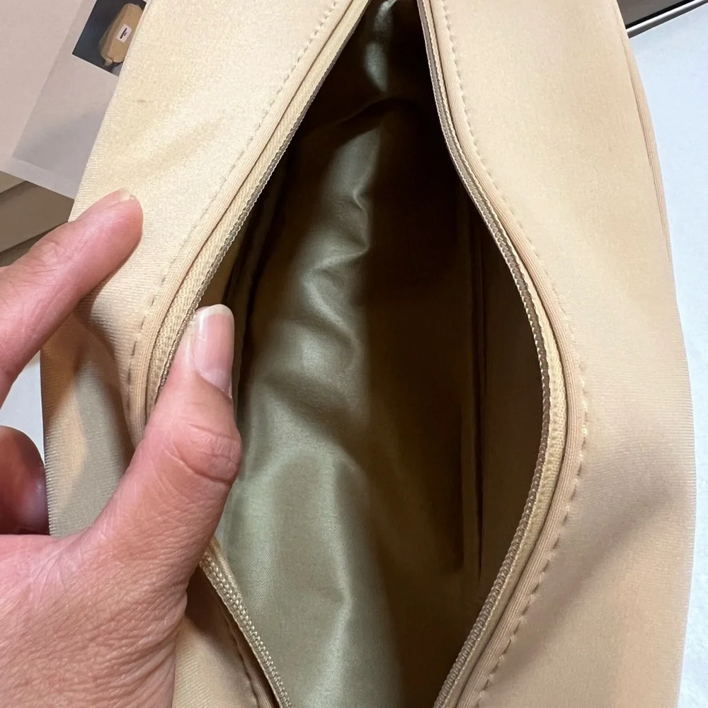 Burberry Hero Tan Toiletry Bag - Authentic COA Included - Picture 9 of 17